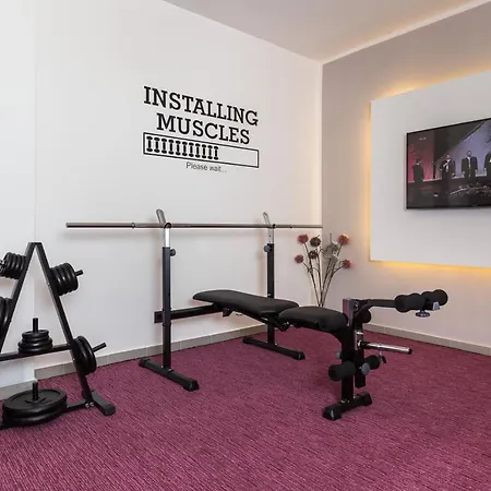 佩拉格罗别墅公寓 *