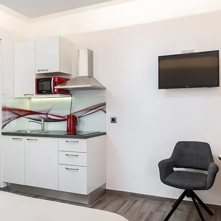 佩拉格罗别墅公寓 *