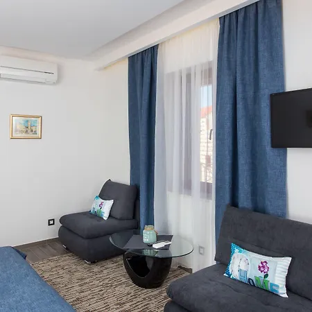 佩拉格罗别墅公寓 *