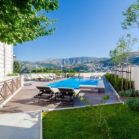 佩拉格罗别墅公寓 *